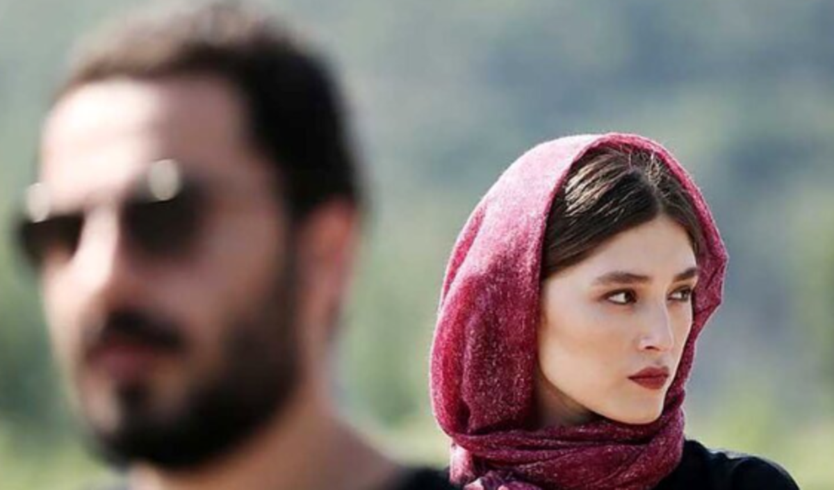 اشتباه گرفتن مراسم خاکسپاری به جای برنامه مدلینگ توسط نوید محمدزاده و همسرش! /عکس