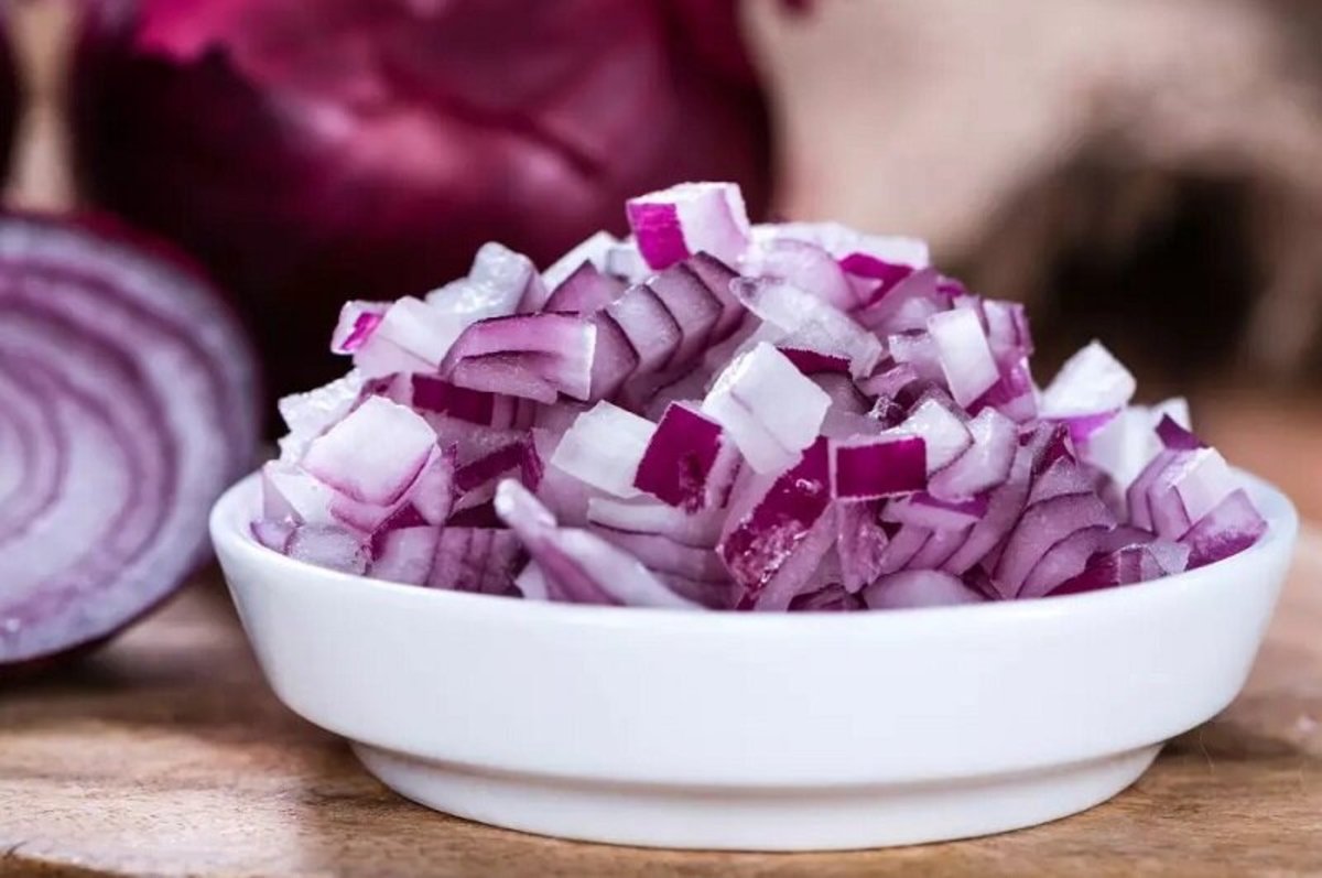 چرا نباید پیاز خرد شده را در یخچال نگه داشت؟