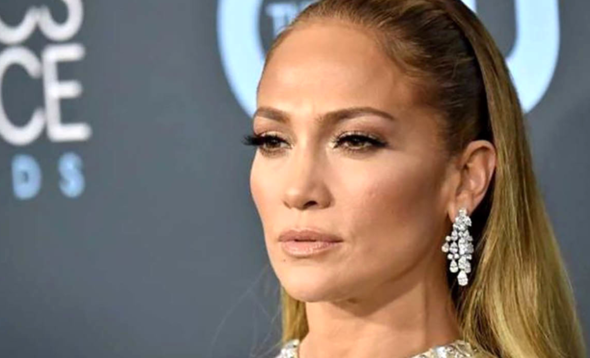 استایل شیک و طنازانه جنیفر لوپز در مراسم افتتاحیه/لباس خاصش کولاک کرد!