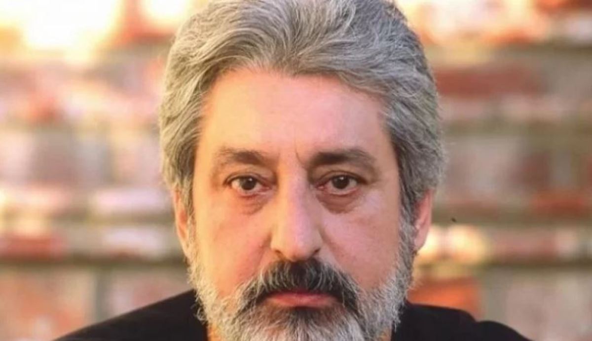 پیام و واکنش عجیب “ابی” درباره فوت داریوش مهرجویی و همسرش + عکس