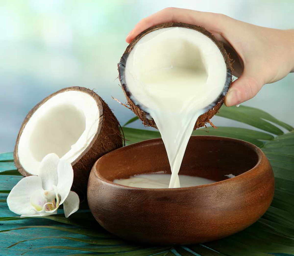 فواید باورنکردنی آب نارگیل برای پوست +روش استفاده