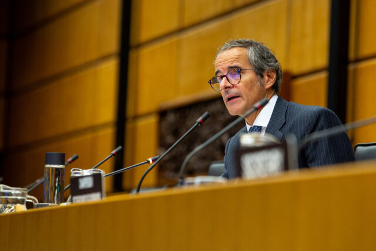 گروسی: آژانس فعالانه با ایران در تعامل بوده و آماده همکاری با آن است