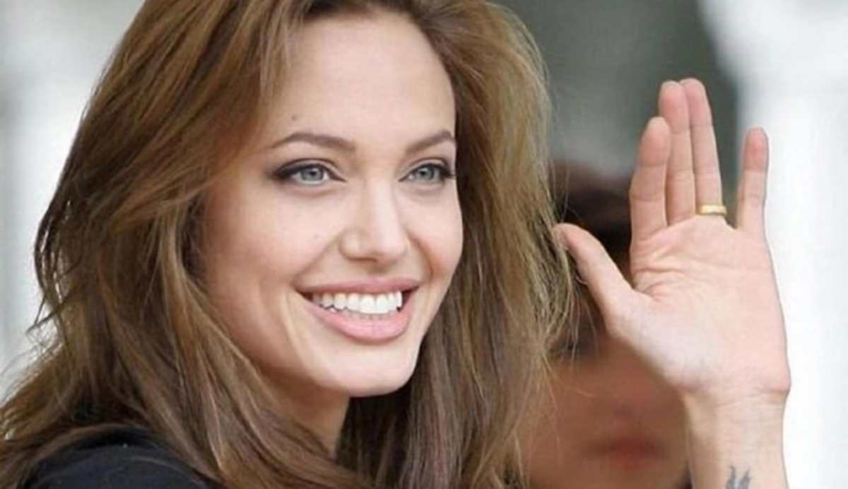 والدین آنجلینا جولی، خانم بازیگر زیبا به کدام رفته است پدر یا مادر؟ + عکس