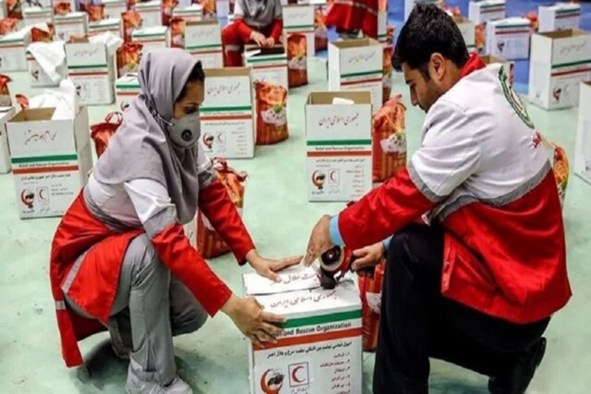 توزیع بیش از ۱۰۰۰ بسته معیشتی بین نیازمندان توسط هلال احمر خراسان شمالی