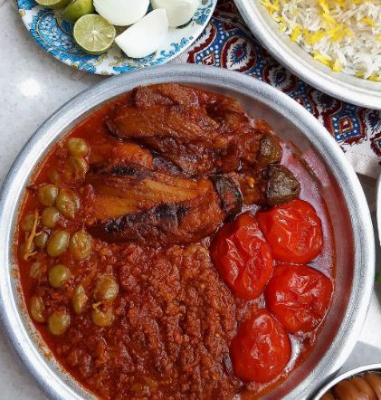 با ترکیب گوشت چرخی و بادمجان این خورشت لذیذ و خوشرنگ را آماده کنید