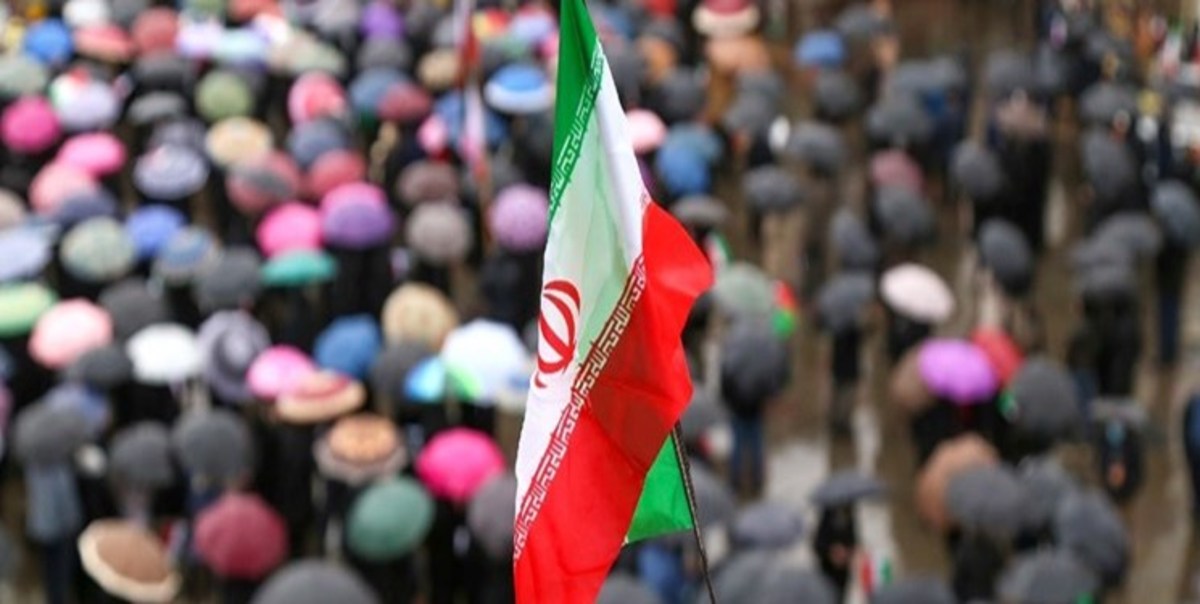 حضور پرشورمردمان دیار میرزا در راهپیمایی ۱۳ آبان زیر باران شدید