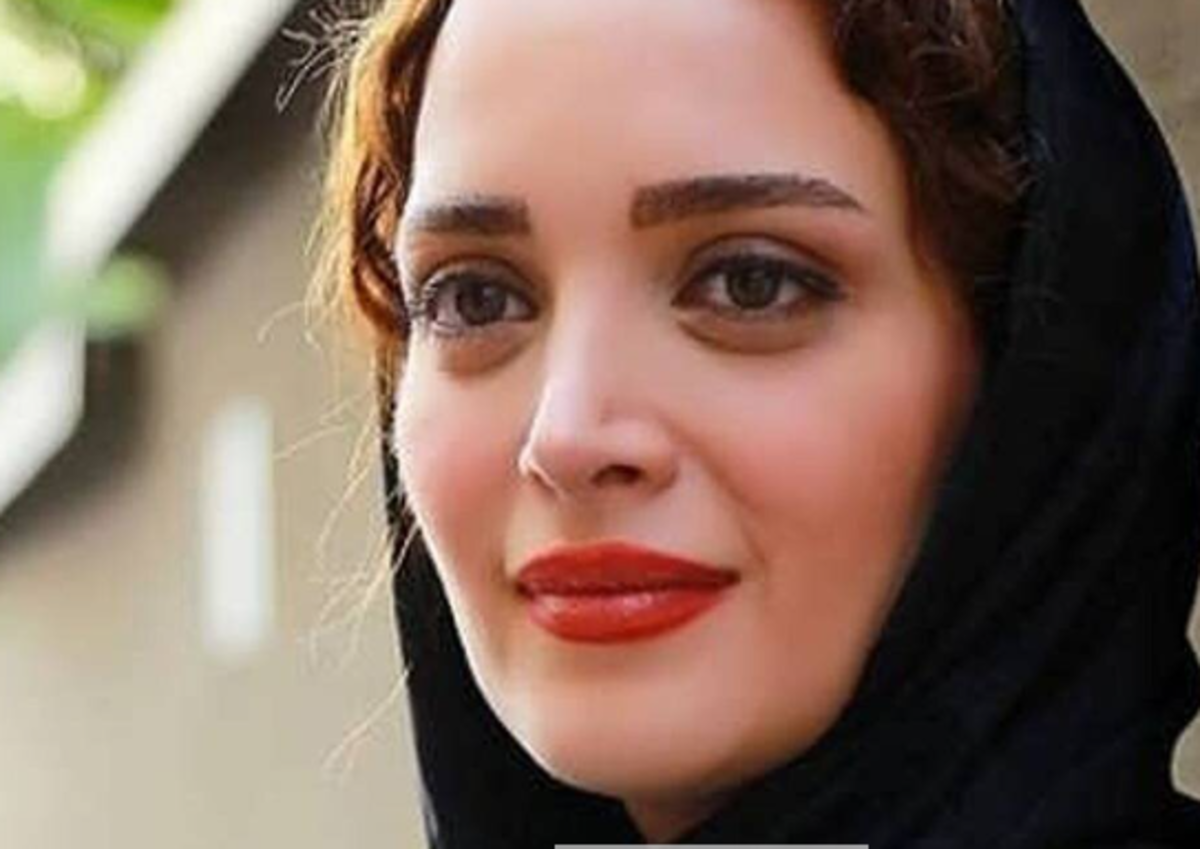 عکس منتشر شده از خانم بازیگر که استایل پاییزه اش را نشان می‌دهد