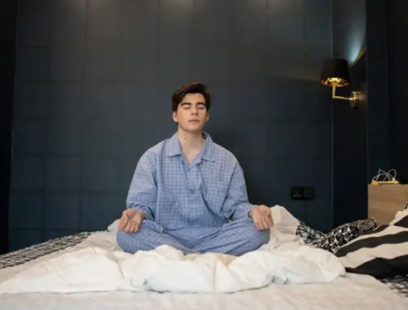 با مدیتیشن قبل از خواب سلامت تیروئید خود را تضمین کنید با مدیتیشن قبل از خواب سلامت تیروئید خود را تضمین کنید