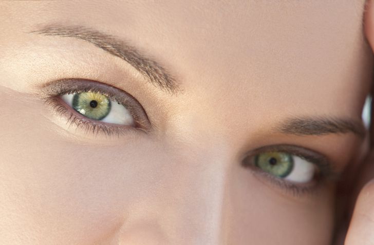 ۳ دلیل علمی برای اینکه چشمان مشکی خالص نیست