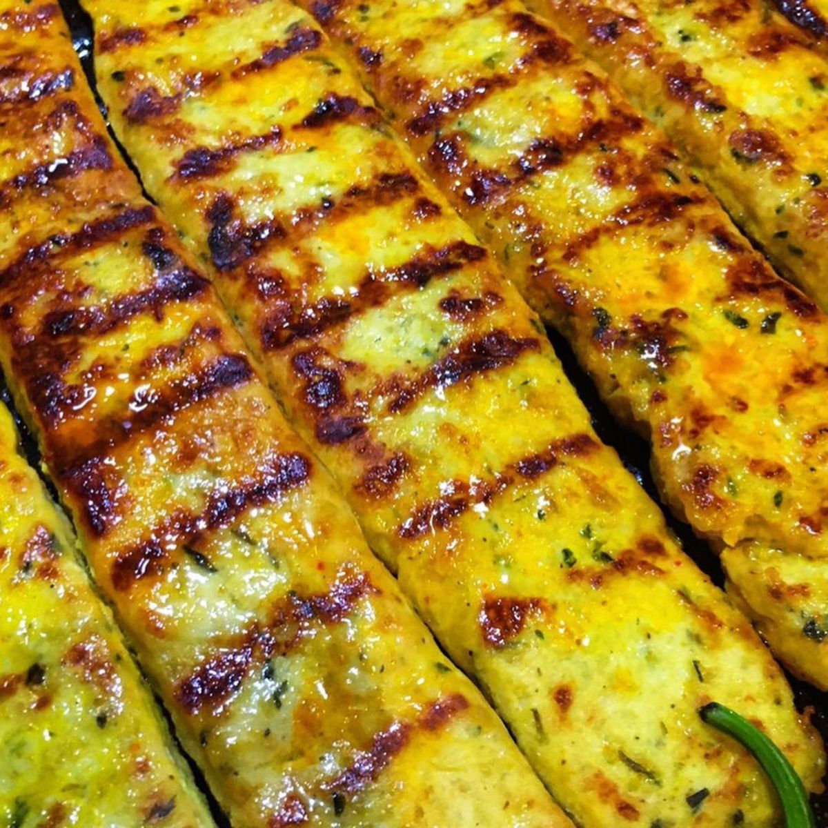 کوبیده چرب و چیلی و لذیذ مرغ را با این روش برای مهمانی‌ها آماده کنید