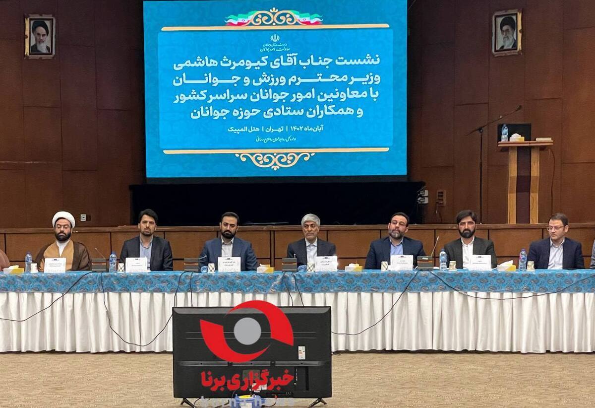 هاشمی:مزایای کارکنان وزارت ورزش از سایر وزارتخانه‌ها کمتر است