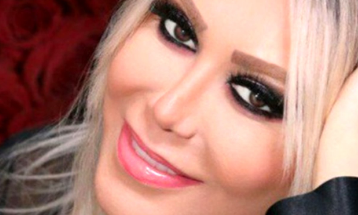 عکس منتشر شده و حیرت آور خانم خواننده بدون آرایش! /با این چهره غیرقابل شناسایی شد!