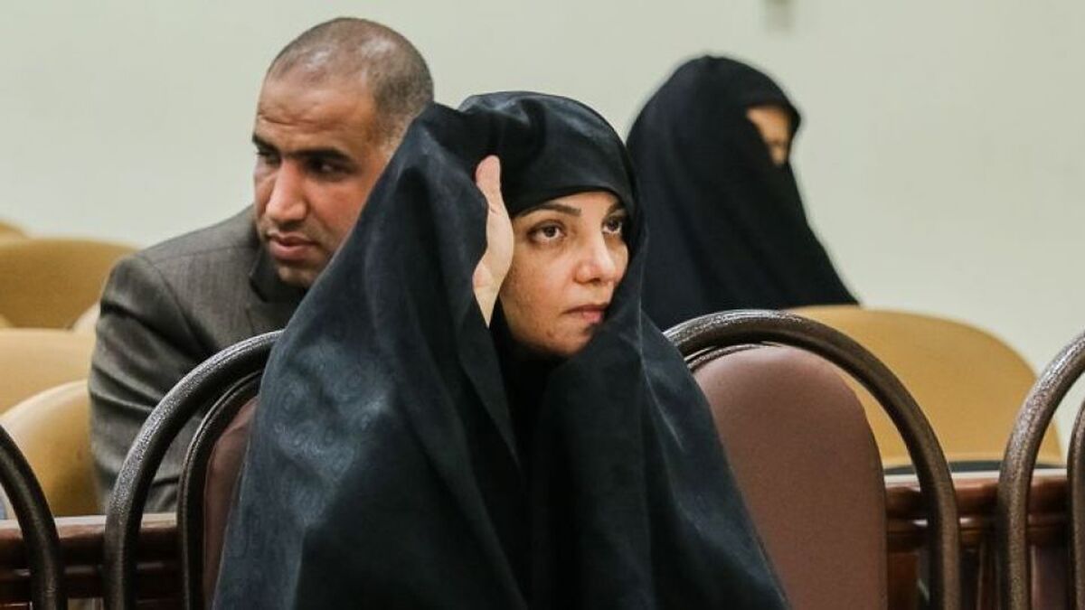 روابط عمومی دادستانی تهران شایعه متواری بودن شبنم نعمت زاده را تکذیب کرد