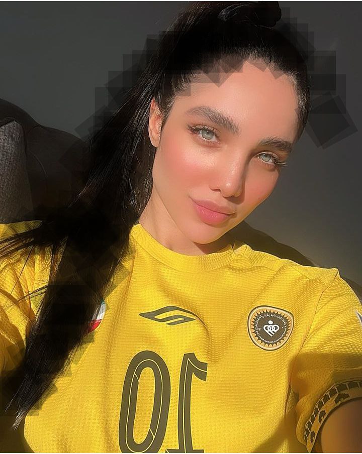 عکس/ همسر فرشاد احمدزاده با این حرکت برای پرسپولیس کری خواند!