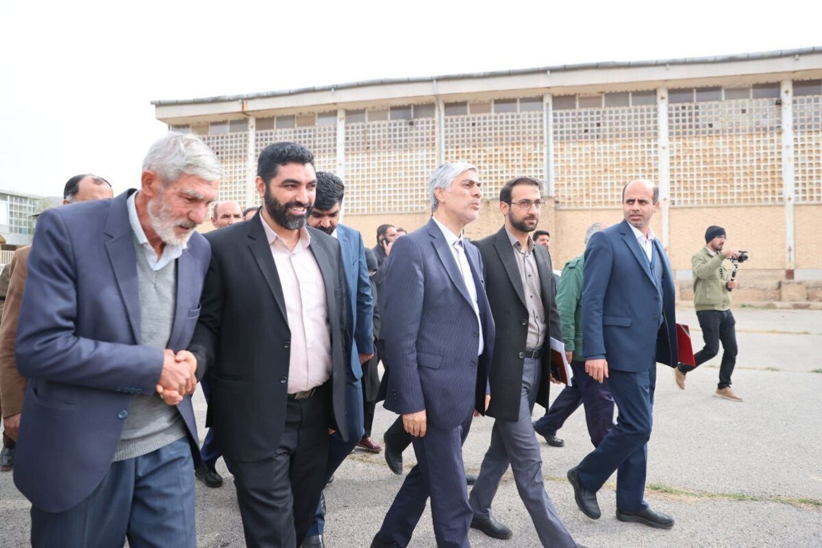 وزیر ورزش و جوانان روند پروژه چمن مصنوعی ورزشگاه تختی را چک کرد
