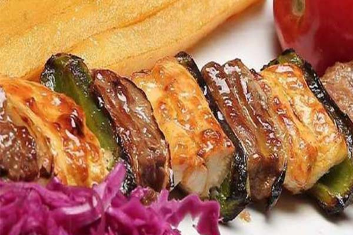 با ترکیب گوشت مرغ و گوساله این کباب لذیذ و خاص را آماده کنید