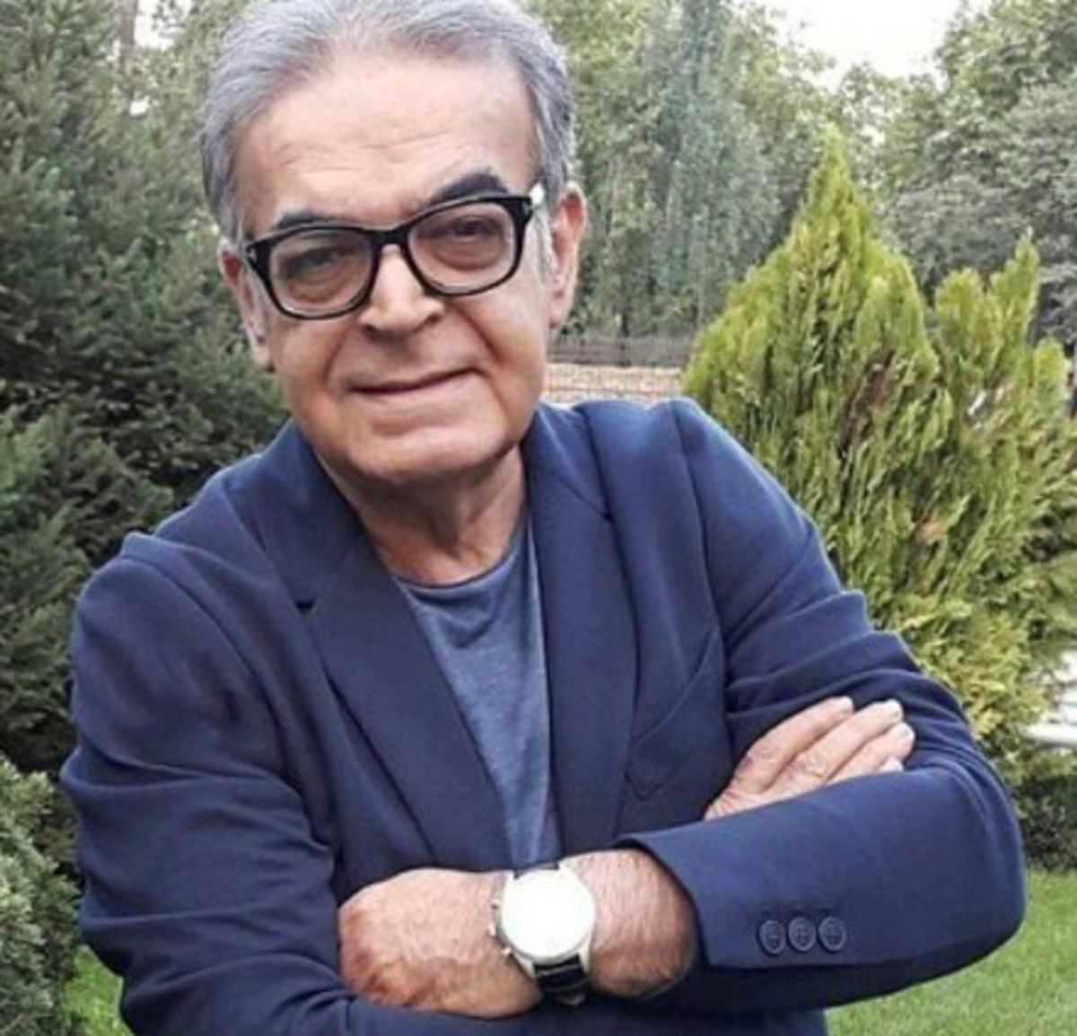 عمرا اگر بتدانید در این عکس‌ها جوانی آقای بازیگر را پیدا کنید! /قد رشیدش کجا رفت؟