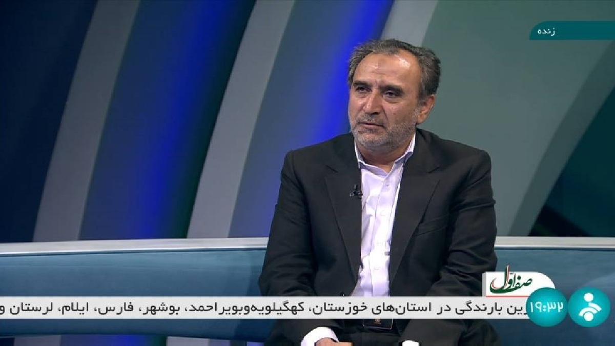 تنها راه ما برای حل مشکلات کشور بازگشت به قانون اساسی است