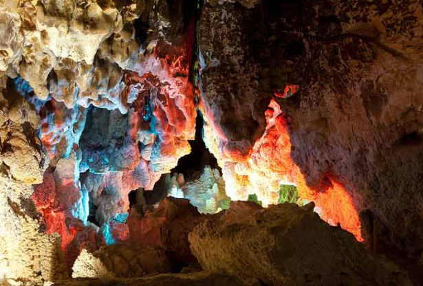 جذاب‌ترین غار آهکی ایران را بشناسید