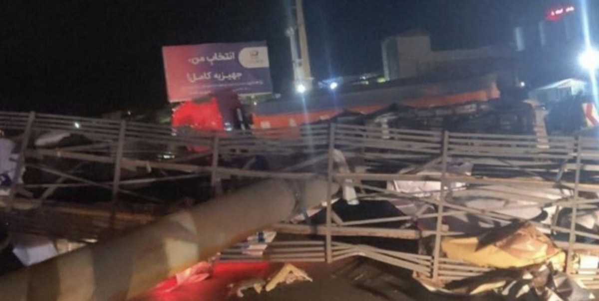 مصدوم شدن ۵ نفر و خسارت به ۵ خودرو در اثر سقوط بیلبورد‌های تبلیغاتی در پل‌سفید