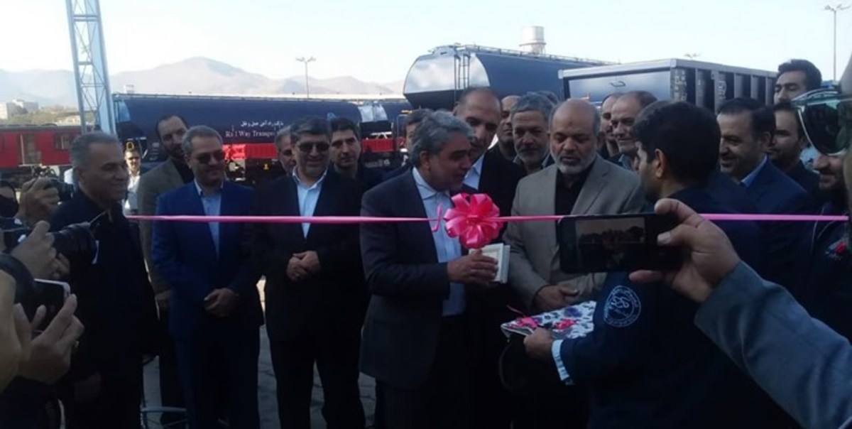 اجمالی/وزیر کشور از شرکت واگن پارس اراک بازدید کرد