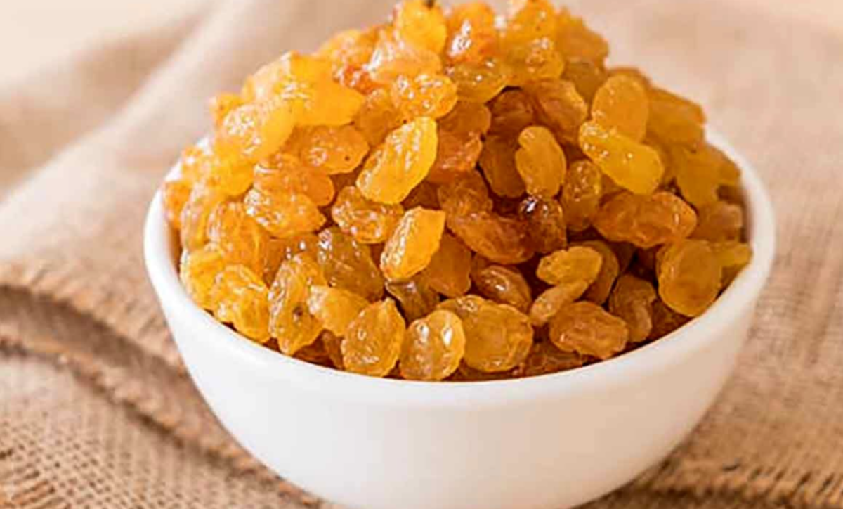مصرف روزانه کشمش به صورت ناشتا چه خواصی دارد؟