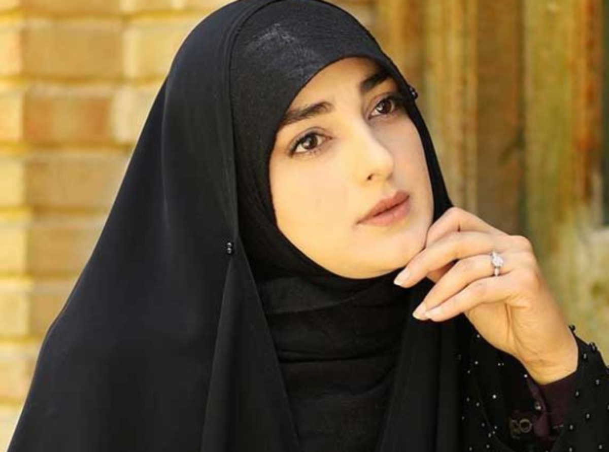 خانم مجری فعالیت ورزشی اش را شروع کرد! /لباسش مربوط به کدام رشته ورزشی است؟