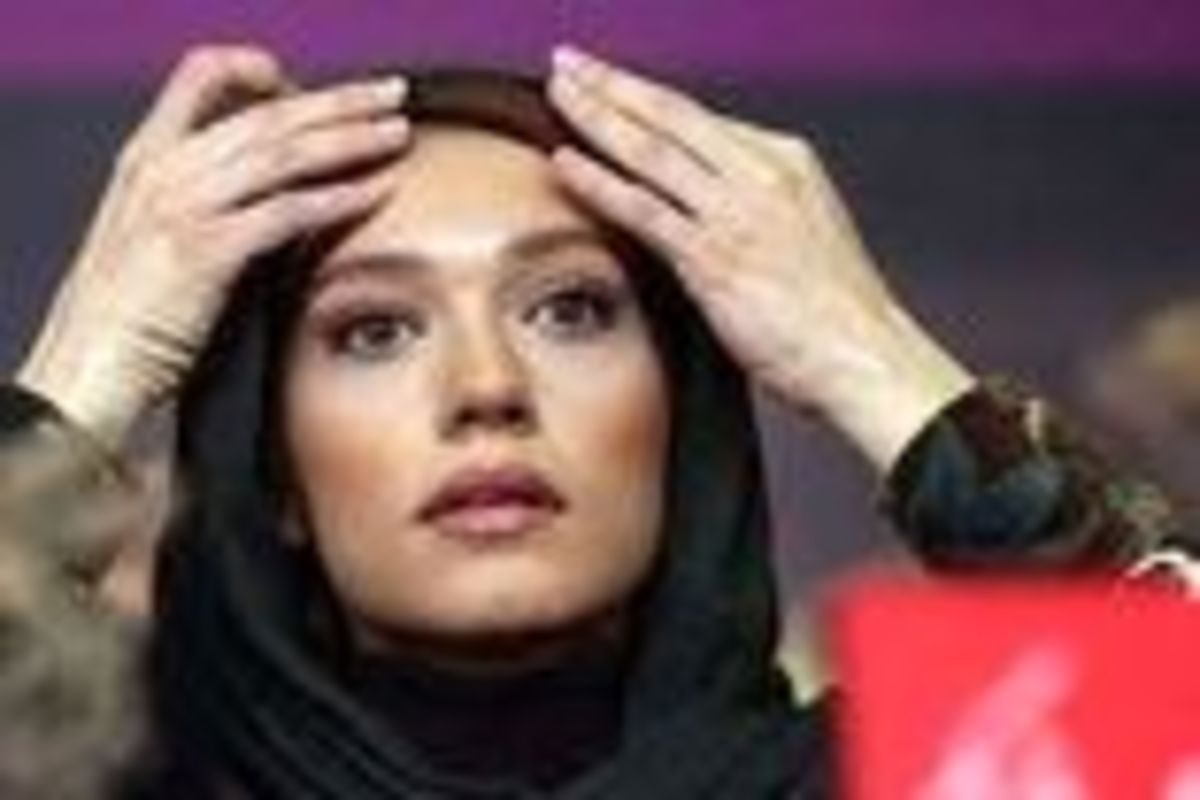 استایل خنده دار و باحال خانم بازیگر پشت صحنه فیلم + عکس