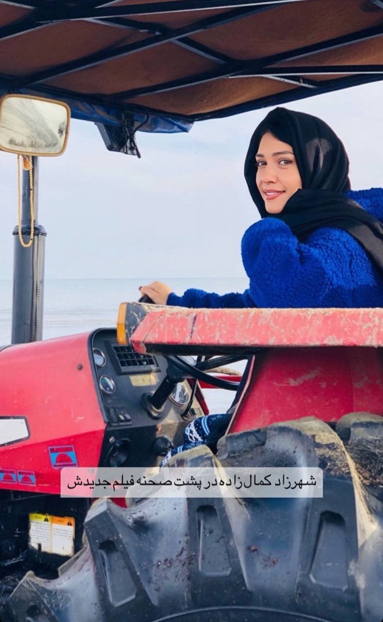استایل خنده دار و باحال خانم بازیگر پشت صحنه فیلم + عکس