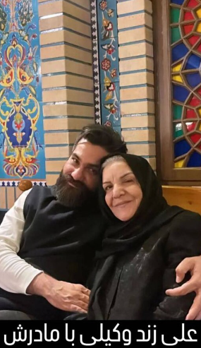 نگاه‌های احساسی مادر علی زندوکیلی در آغوش پسرش + عکس