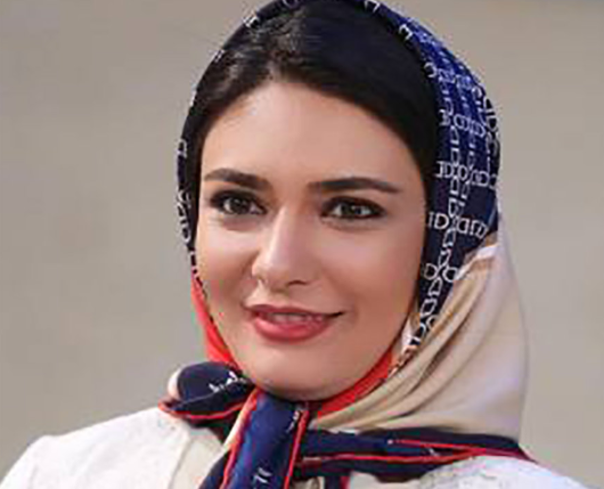 عکس جنجالی خانم بازیگر روی تخت خواب شخصی اش! /عکس تو این لوکشین واجب بود؟
