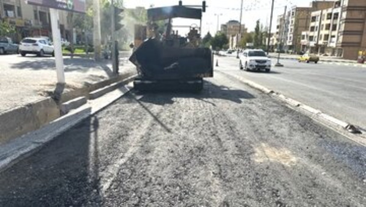شروع فعالیت دستگاه آسفالت تراش در شهرکرد