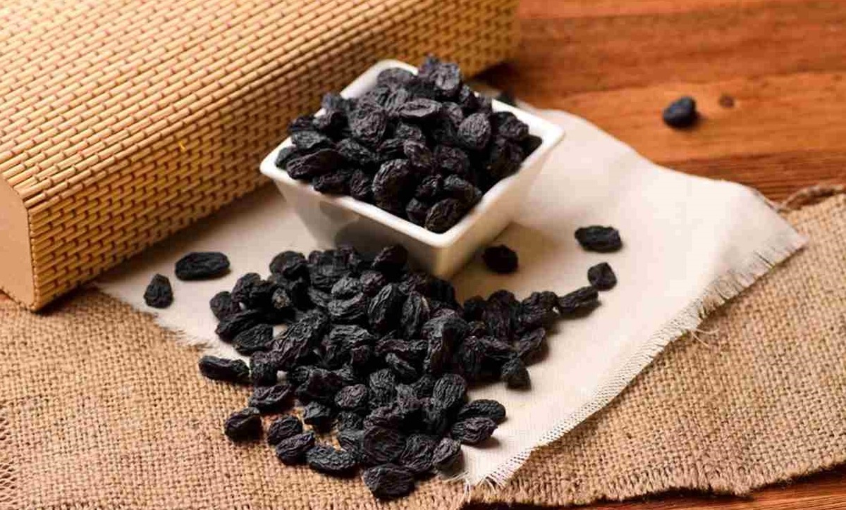 مویز یا کشمش سیاه مناسب برای پیشگیری از زود سفید شدن مو‌ها