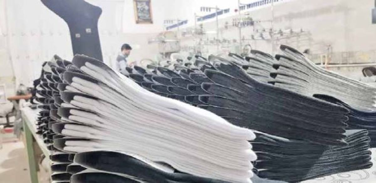 «لتگاه» پایتخت جوراب! روستایی در همدان با ۳۰۰ کارگاه جوراب‌بافی