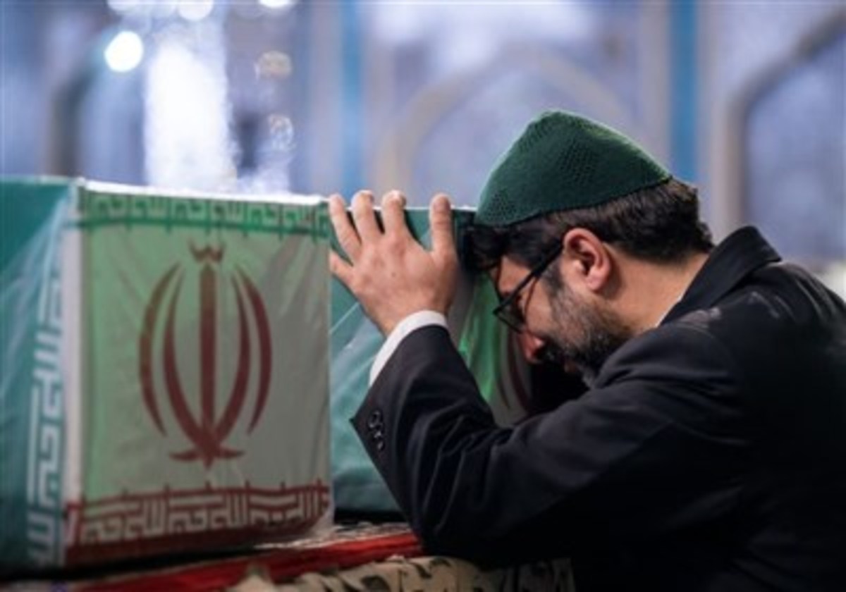 بازگشت شهید مدافع حرم به وطن بعد از ۸ سال فراق/ استقبال باشکوه اردبیلی‌ها از سردار شهید «حسن اکبری»