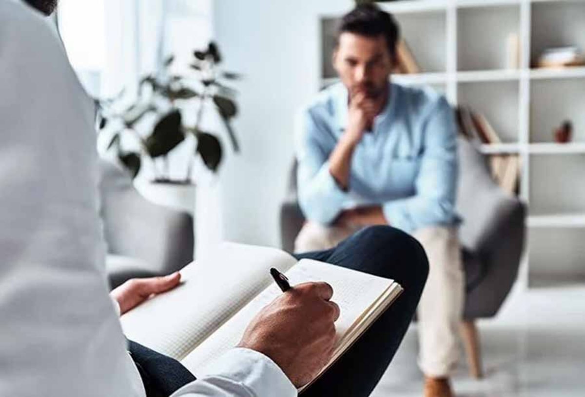 چرا باید حتما مراجعه به روانپزشک و روانشناس را در برنامه‌های خود قرار دهیم؟