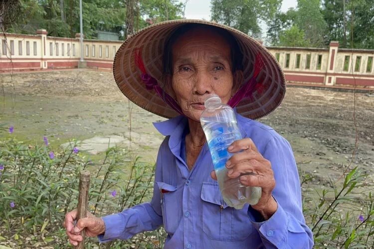 عکس/ زنی که ۵۰ سال لب به غذا نمی‌زده