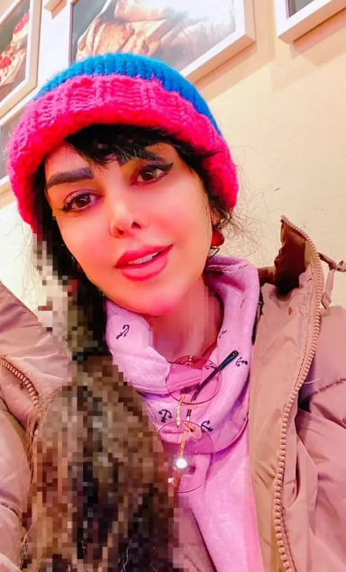 فلوز نظری در پیری با عمل زیبایی شبیه دخترهای ۲۰ ساله شد فلوز نظری در پیری با عمل زیبایی شبیه دخترهای ۲۰ ساله شد