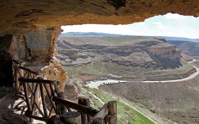 این غار دراندشت در کرستان بزرگ‌ترین غار ایران است