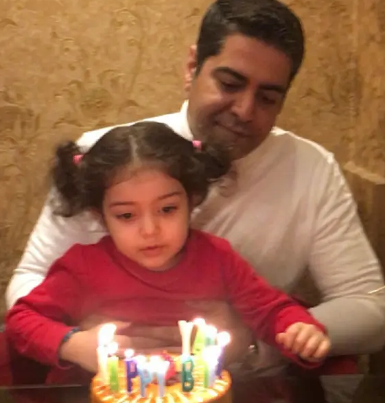 تصویری از تلخ‌ترین جشن تولدی که تابحال دیده اید/دختر آزاده نامداری و پدرش در یک قاب