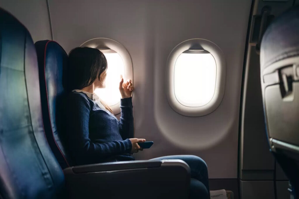 دلیل بیضی بودن پنجره‌های هواپیما چیست؟