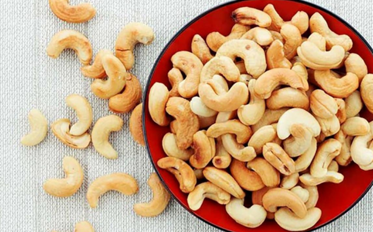 مو‌های خود را با خوردن این آجیل تقویت کنید!
