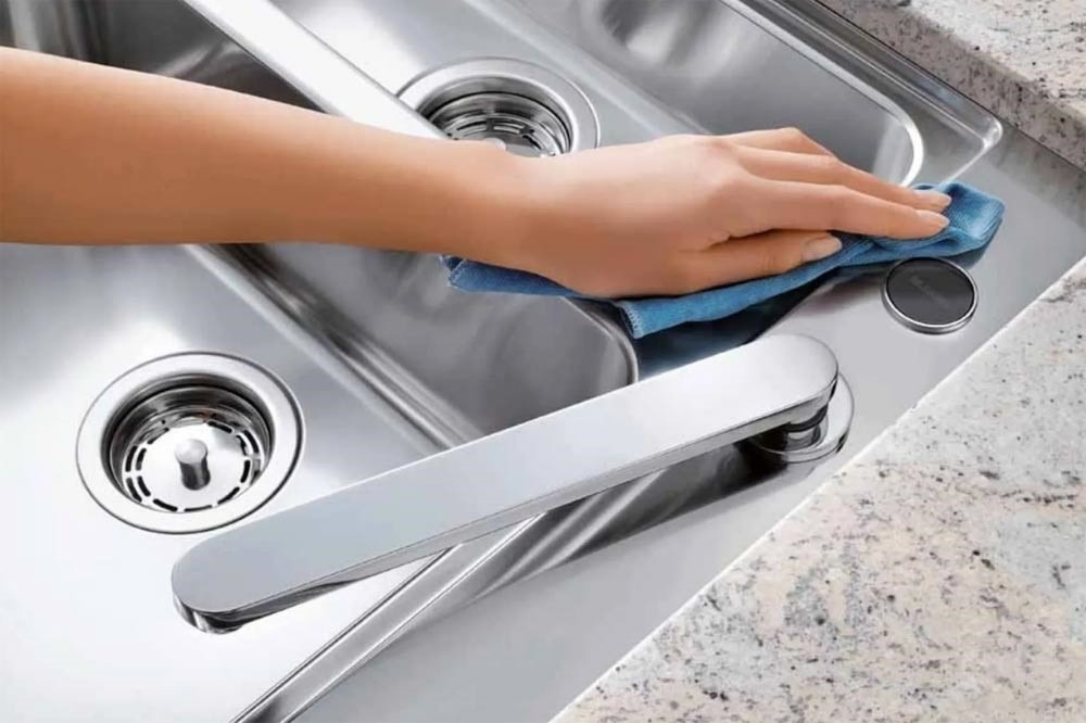 سینک‌های ظرفشویی، چینی یا آلومینیومی را چگونه تمیز کنیم؟