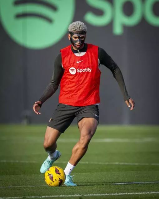 ظاهر جدید مدافع بارسلونا برای بازی مقابل گرانادا: با ماسک بازی می‌کند