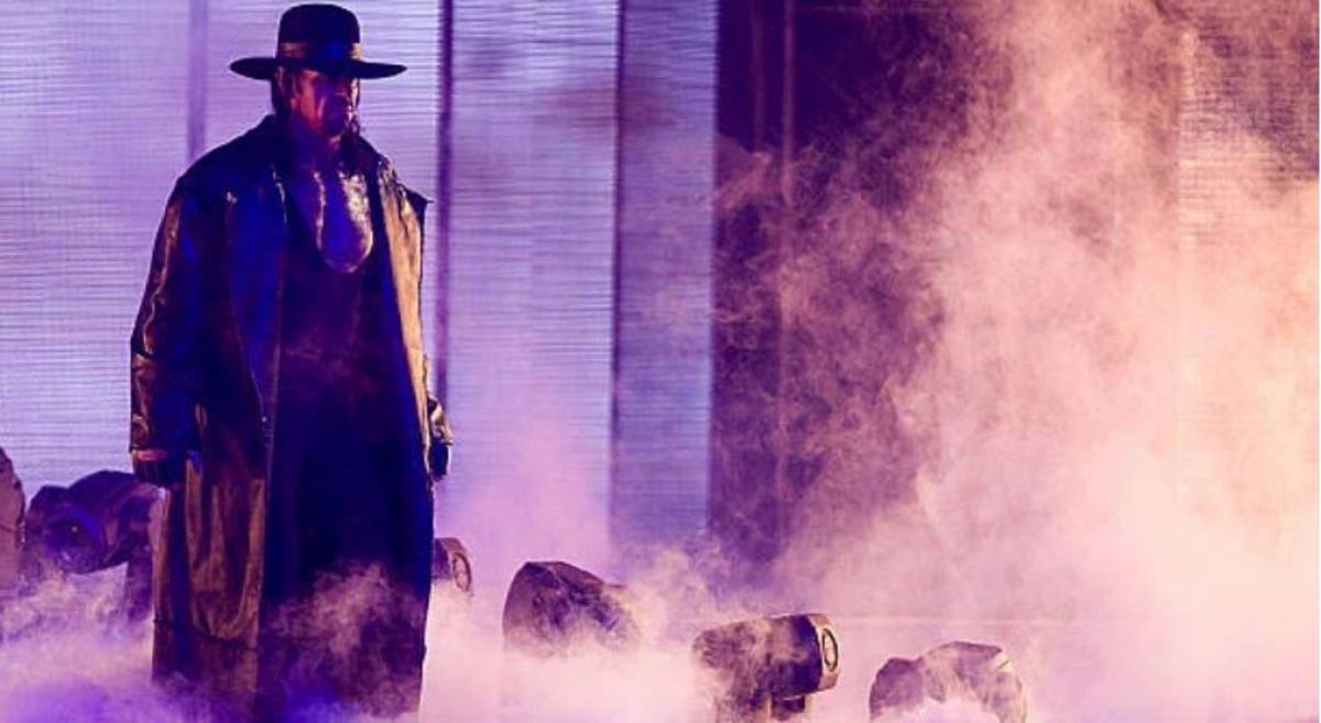 ستاره سابق WWE: سر آن فرد را به دیوار کوبیدم!