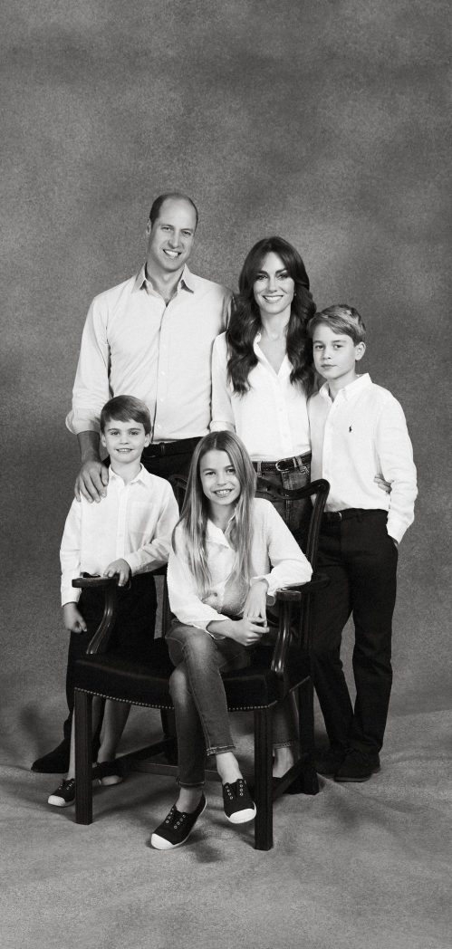 کارت سالانه کریسمس شاهزاده ویلیام و خانواده اش را ببینید