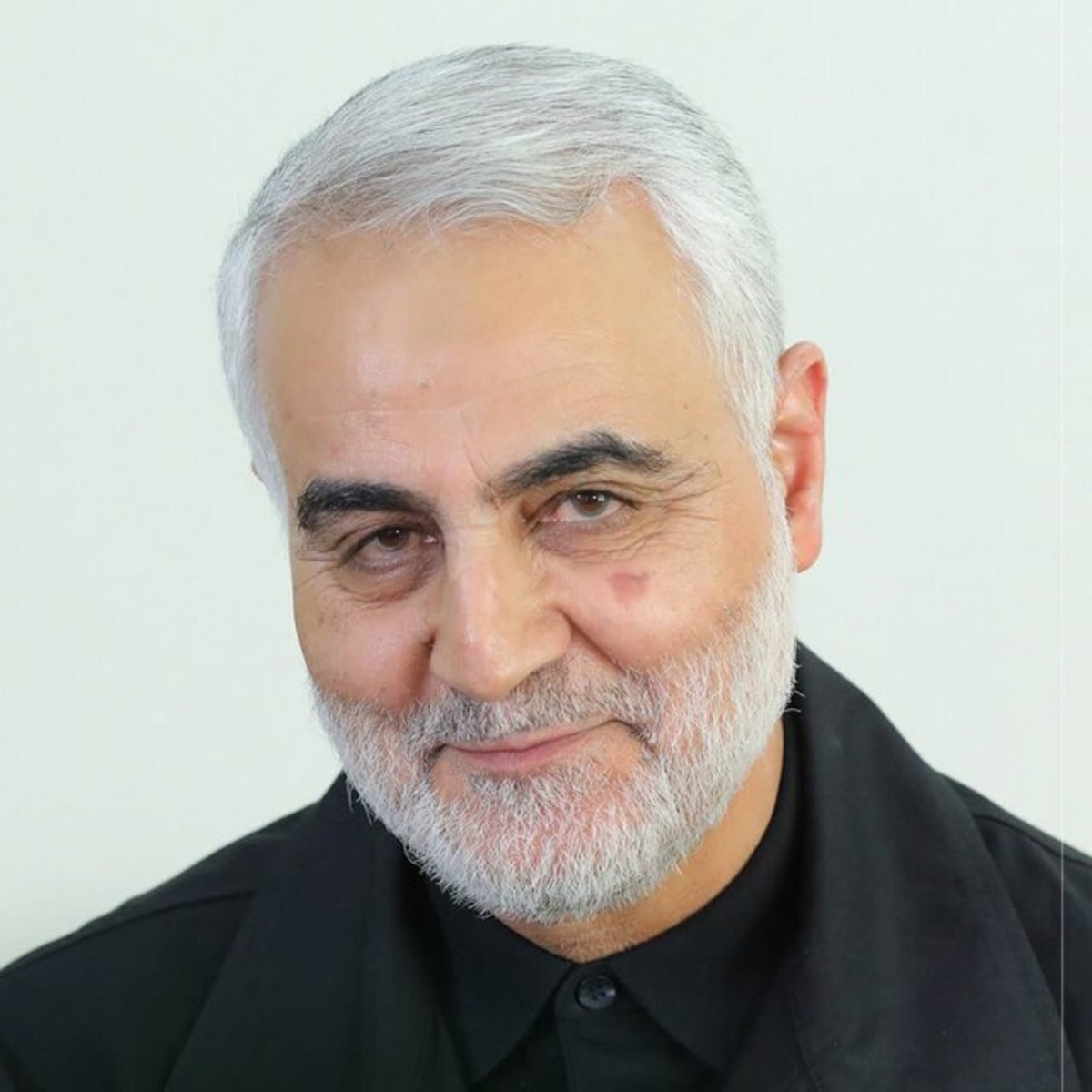 فیلم‌برداری سریالی درباره حاج قاسم؛ علت پرواز بالگرد بر فراز کرمان