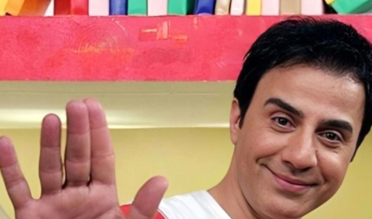 عمو پورنگ اینبار به ماجرا‌های چای دبش واکنش نشان داد! /فعال بودنش را ببینید!