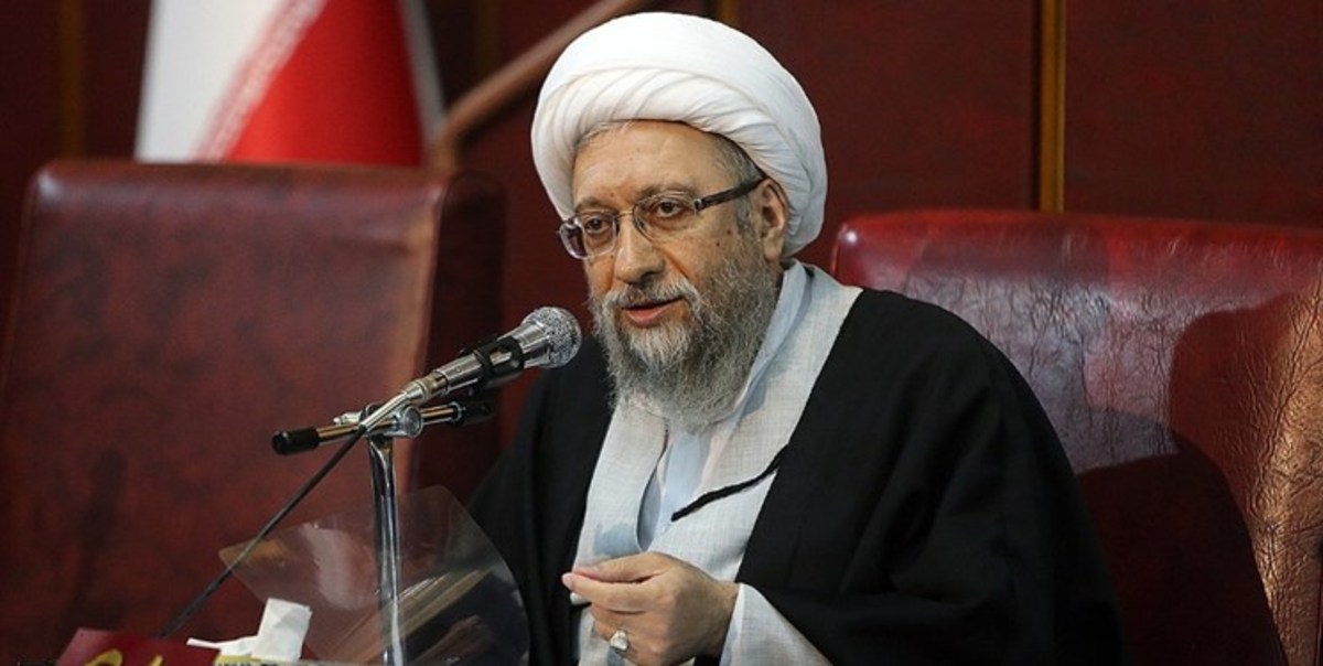 آیت‌الله آملی لاریجانی: طلاب با رفع شبهات دشمن امید را در جامعه زنده نگه دارند