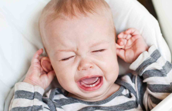 فواید و عوارض استفاده از «پستانک» در نوزادان چیست؟